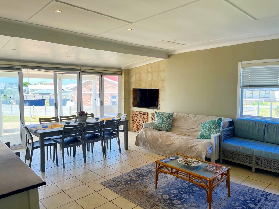 2 Bedroom Property for Sale in Struisbaai Western Cape
